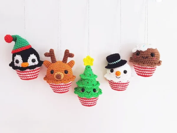 Crochet Cupcake Pattern For Christmas