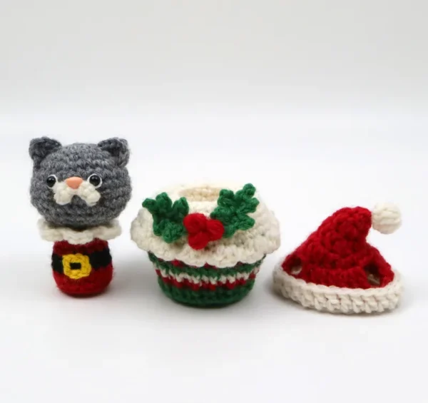 DIY Amigurumi Christmas Cats for Holiday Decor