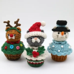 DIY Amigurumi Christmas Cats for Holiday Decor